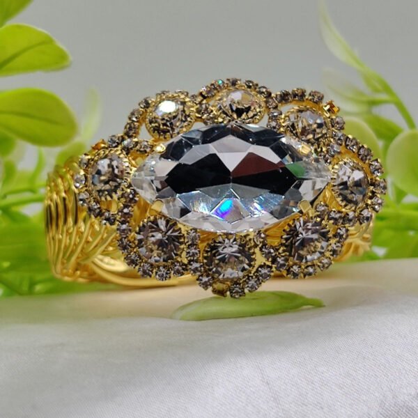 Imported Exquisite Oval Crystal Adjustable Bracelet – Imported Luxury Jewelry | Adjustable Bracelet – Best Quality Artificial Bracelet For Girls & Women | Bracelet For Every Occasion – Random Color